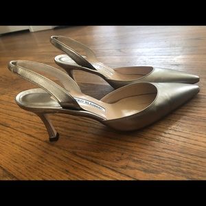 Manolo Blahnik Carolyne Gold Lthr Slingback Pumps